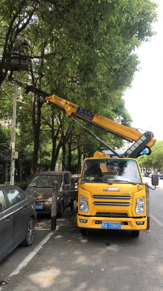 18米登高车工业园区检修线路施工现场